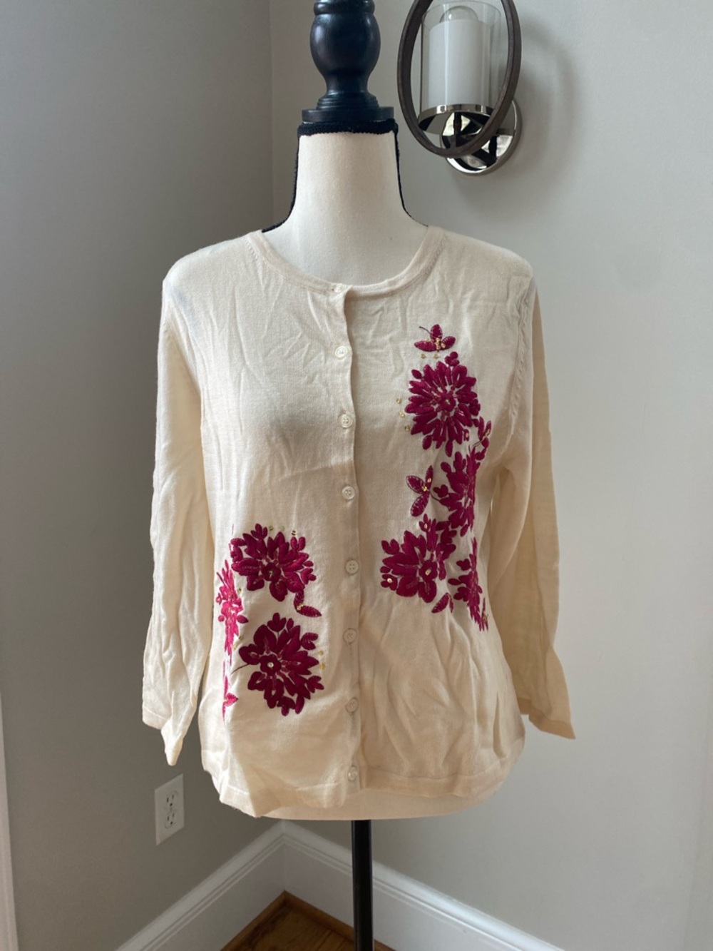 Garnet Hill Medium Cream 100% Merino Wool applique cardigan lightweight layering